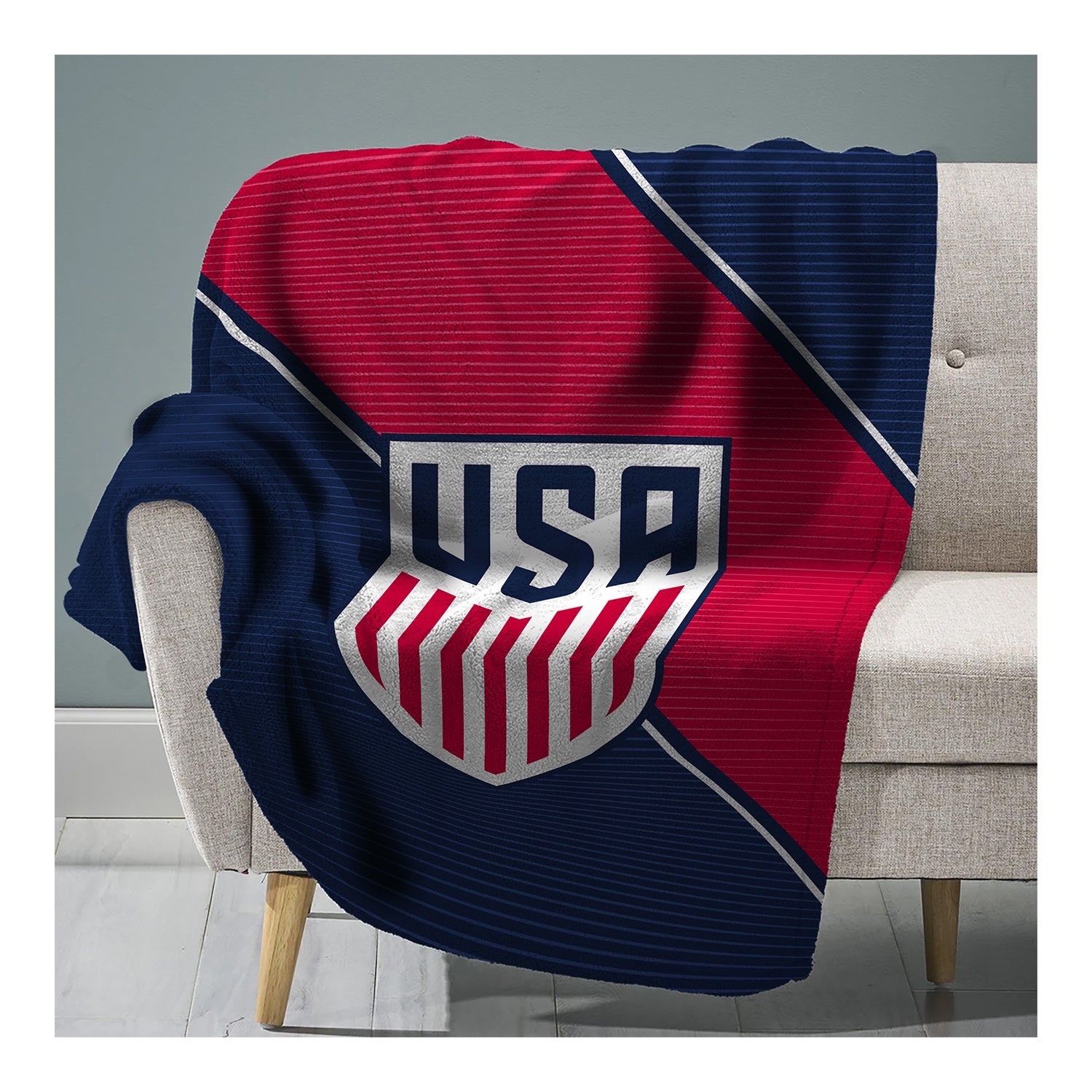 Uncanny Brands USA Crest Throw Blanket - Front View